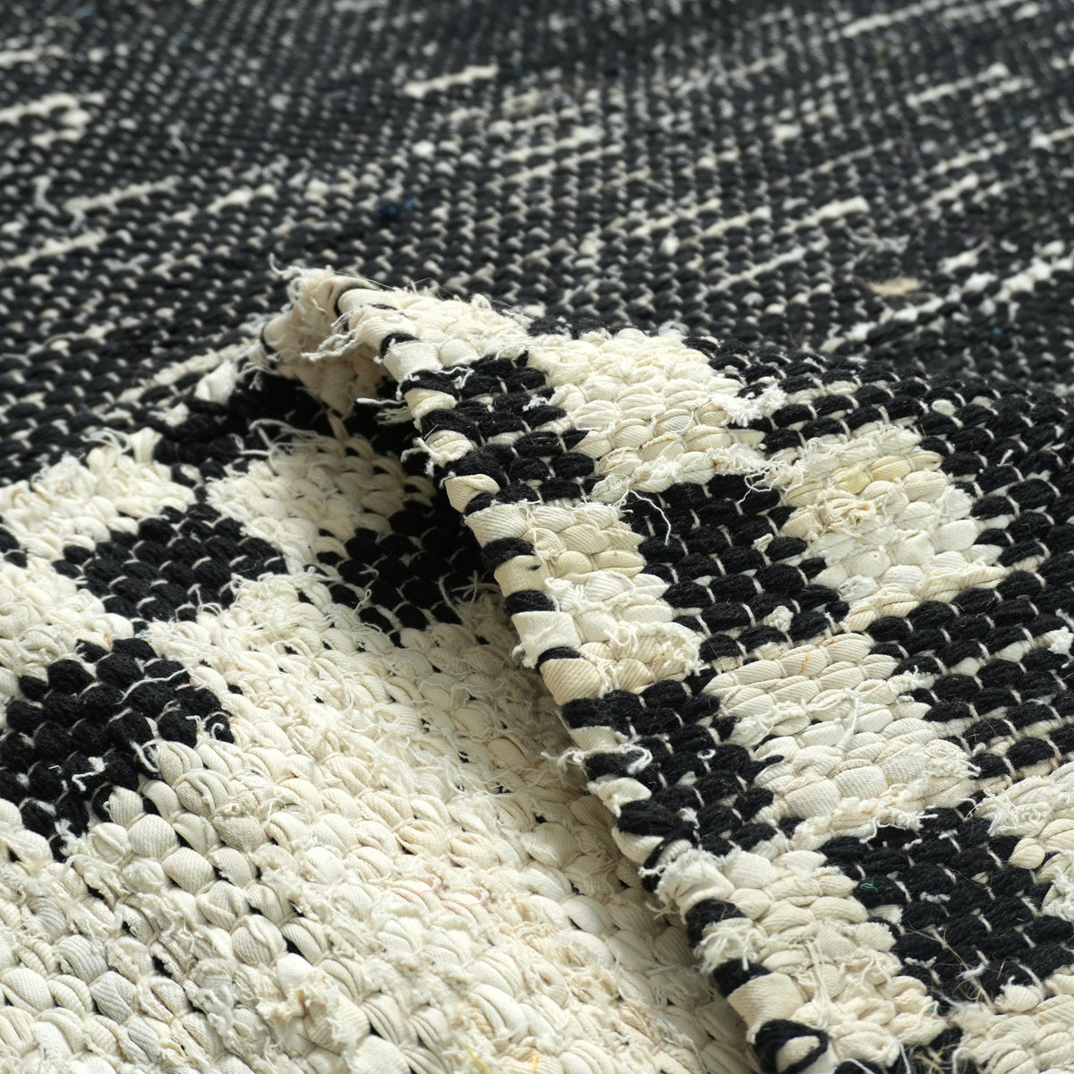 Redwood Rug (Reversible) - Dravit Grey / Eerie Black / Off White [DENIM+COTTON]